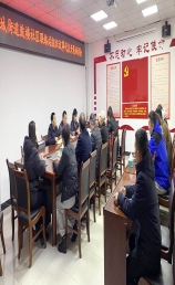 老城街道鼓楼社区联络站组织议事代表开展座谈交流会