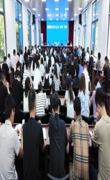 瀛湖镇传达学习全区“两会”精神